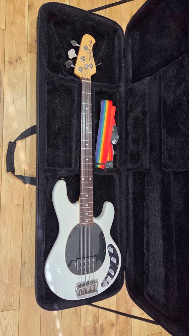 Sterling by Music Man RAY34（StingRayモデル）