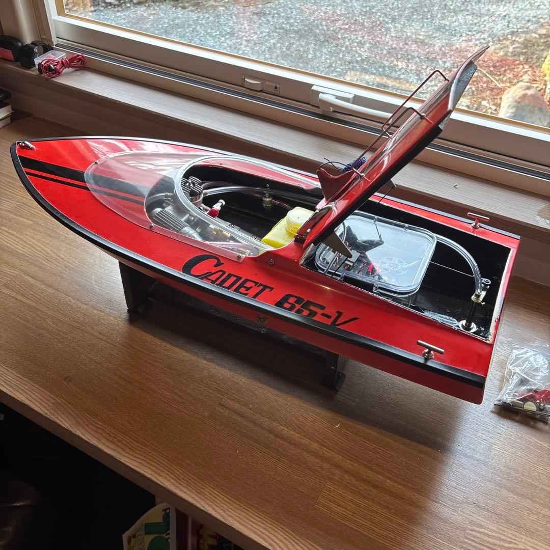 Cadet 65-V ＫＮＫ製木製ラジコンボート