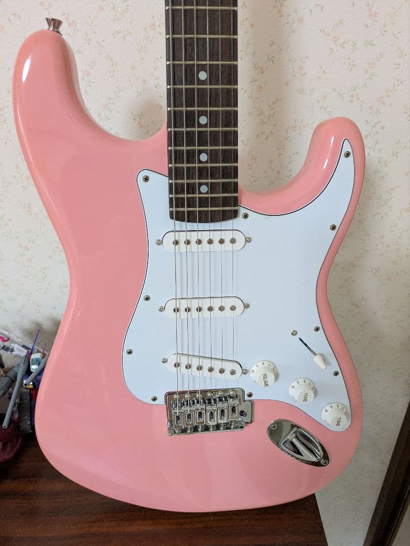 フォトジェニック　Photogenic　ピンク エレキギター ストラト
