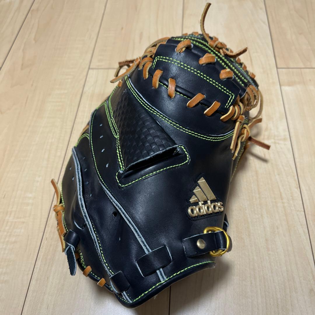 adidas 軟式グローブ 黒