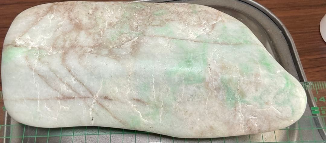 明緑色　入りコン沢翡翠280g 糸魚川　ヒスイ　ひすい