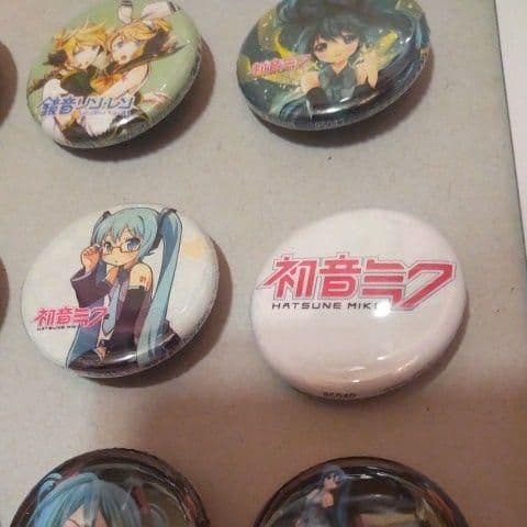新品　初音ミク　巡音ルカ　鏡音リン　レン　　 缶バッジ 12個セット