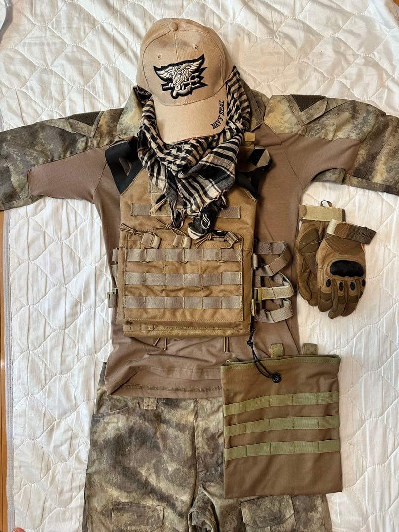 迷彩服全身セット　サバゲー、コスプレ用