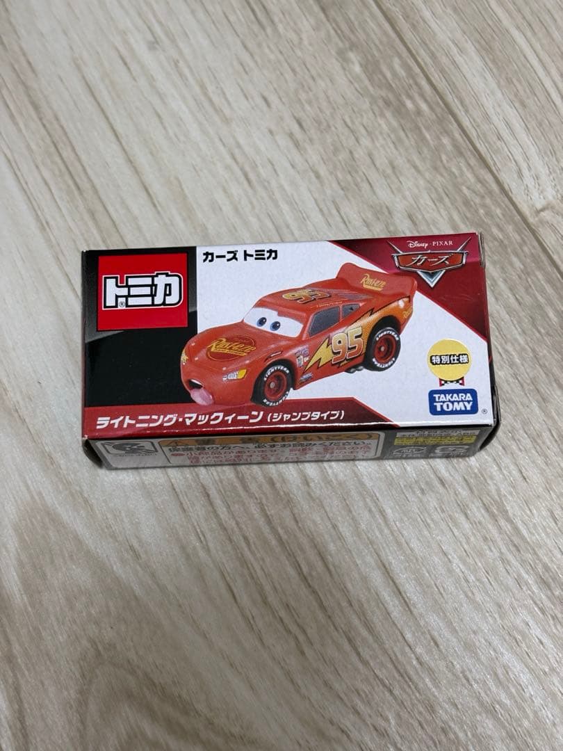 トミカ　ライトニングマックィーン　ジャンプタイプ　舌出し