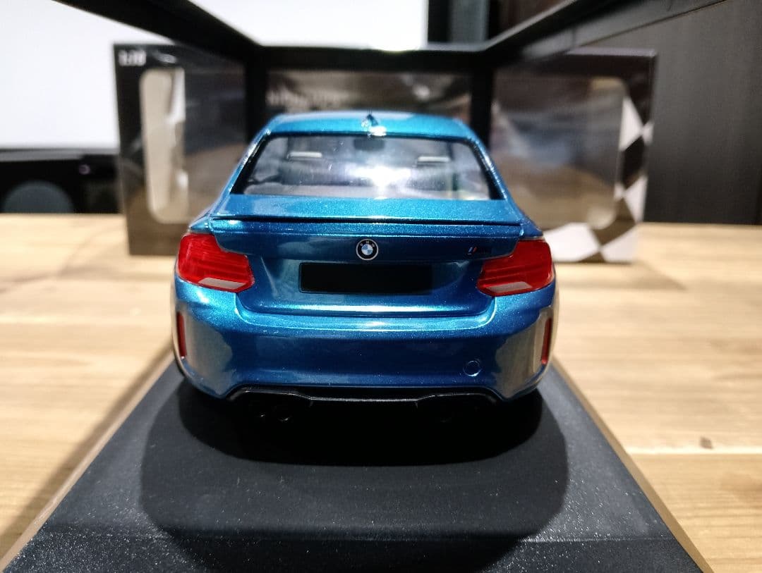 1/18  M2 コンペティション　ミニカー　ロングビーチブルー
