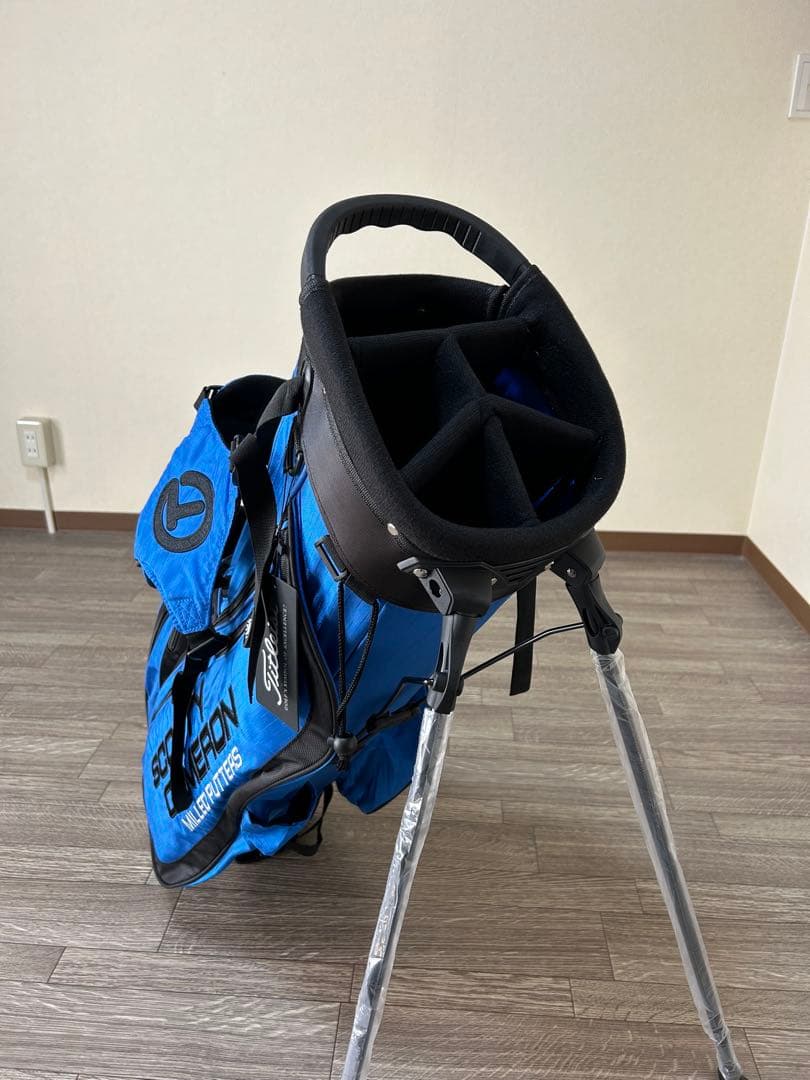 鮮やかなブルーがゴルフ場にはえます！スタンド式キャディバック　軽量で機能性豊か！