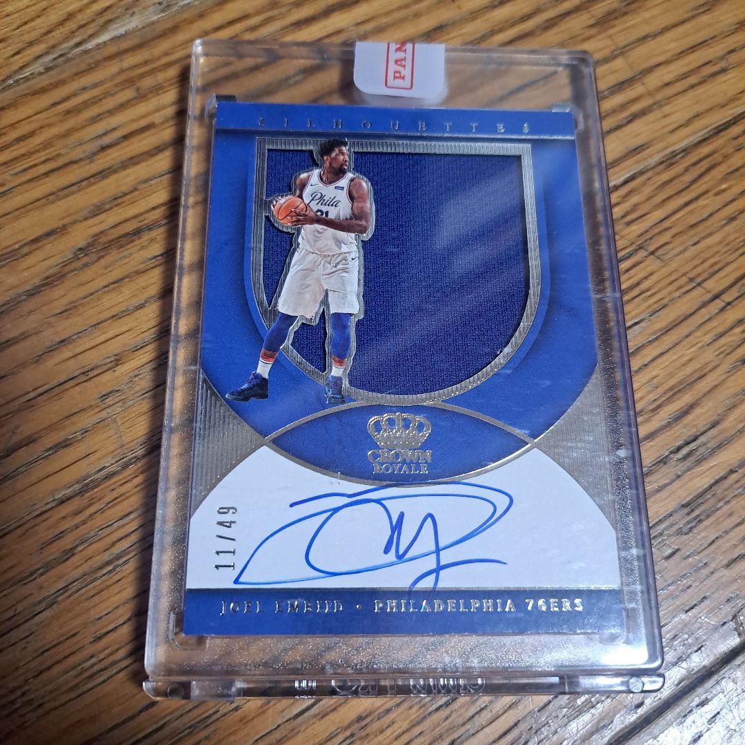 PANINI CROWNEジョエルエンビート選手の直筆サインカード