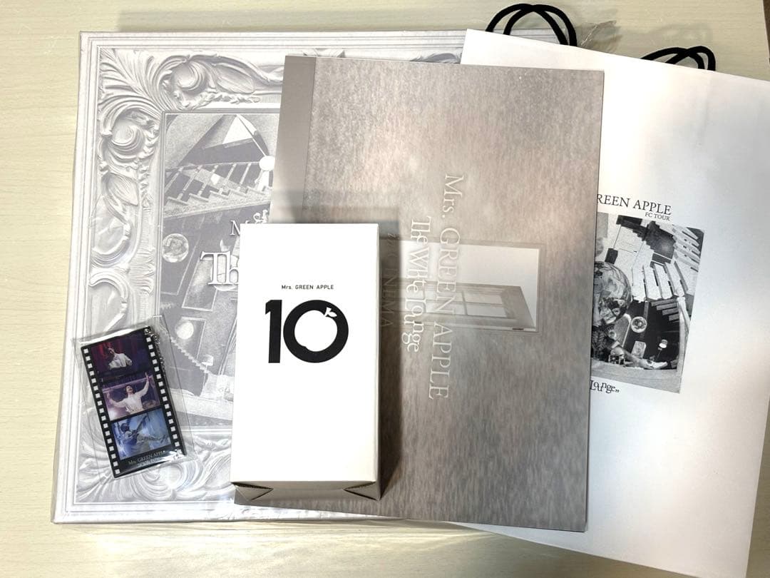 The White Lounge グッズBOX・10購入特典タンブラー等