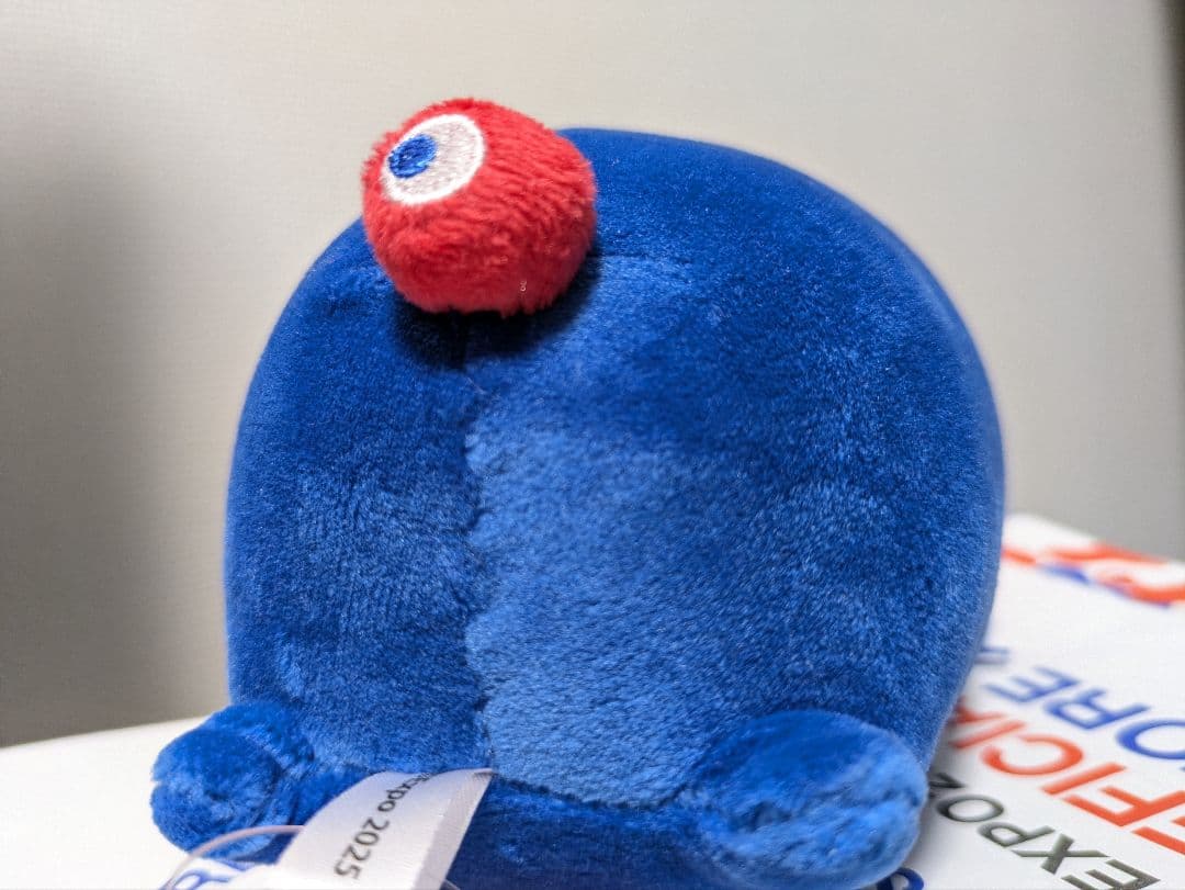 【新品】ミャクミャク もっちりぬいぐるみ 横