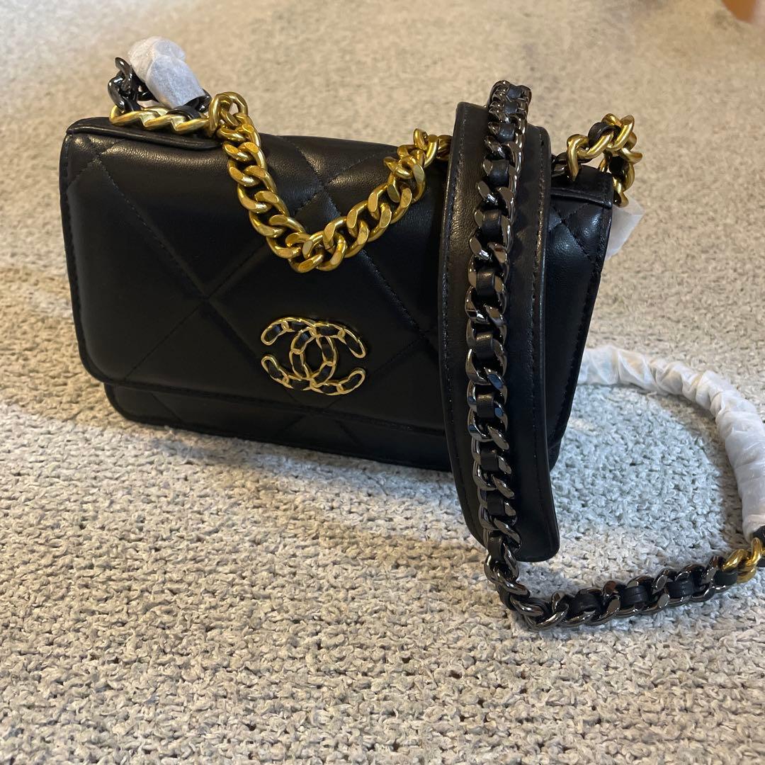 ２３日まで限定価格　ノベルティCHANEL ブラックレザー キルティングバッグ