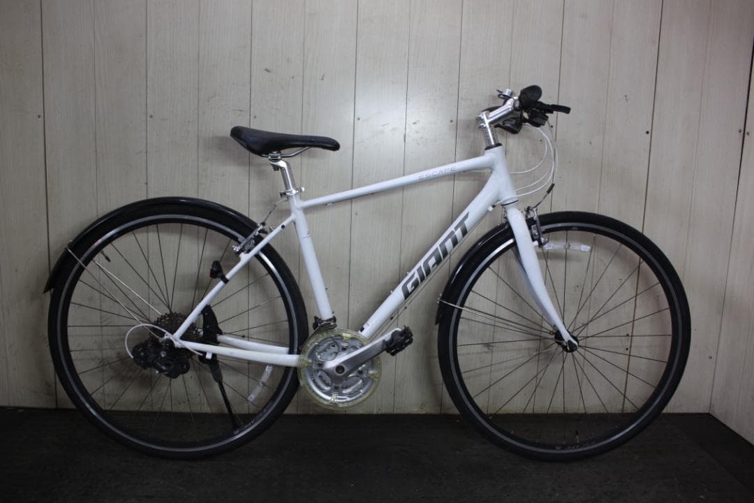 GIANT ESCAPE R3 700C アルミ 24速 470mm 白色クロス