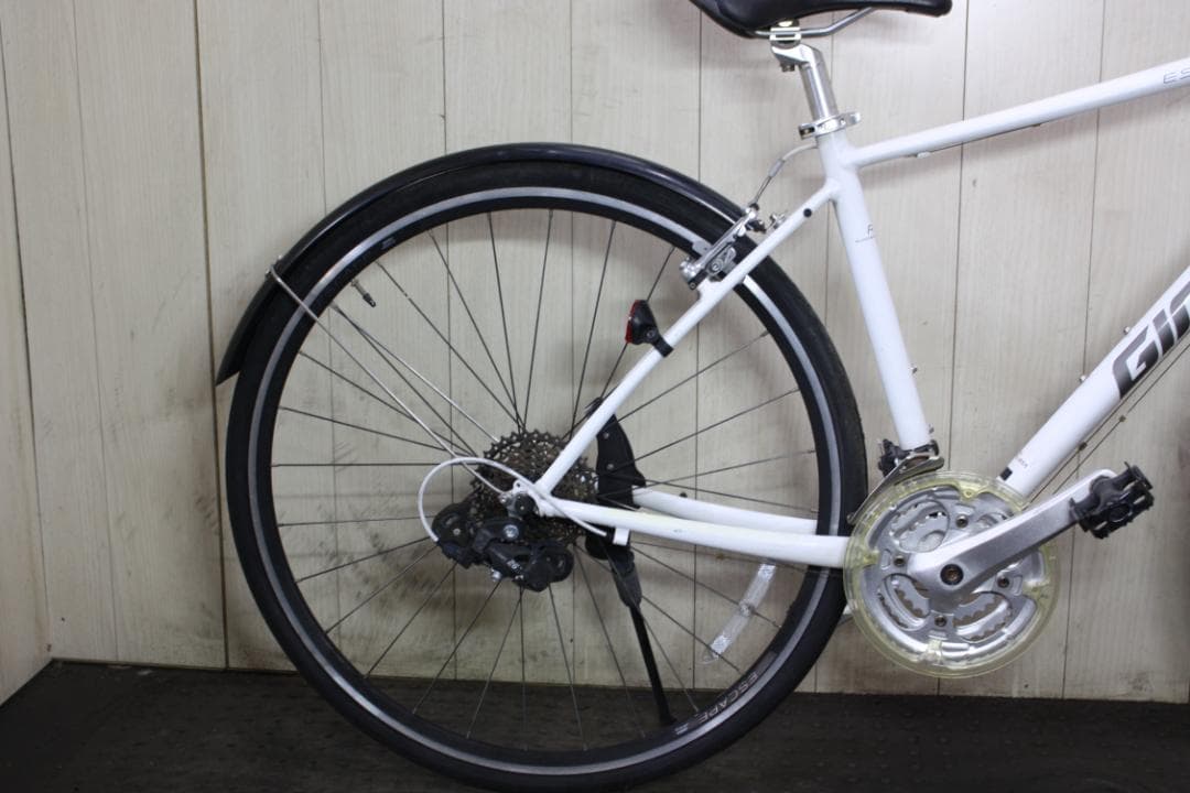 GIANT ESCAPE R3 700C アルミ 24速 470mm 白色クロス