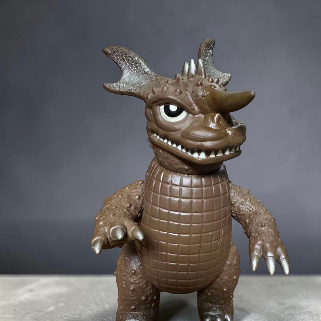 ゴジラ　バラゴンフィギュア 約20cm ブラウン