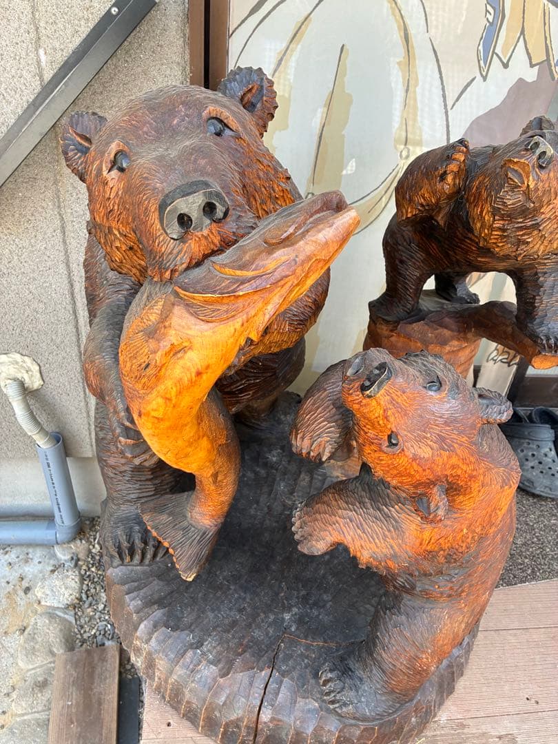 めっちゃ巨大！！クマと子熊の彫刻