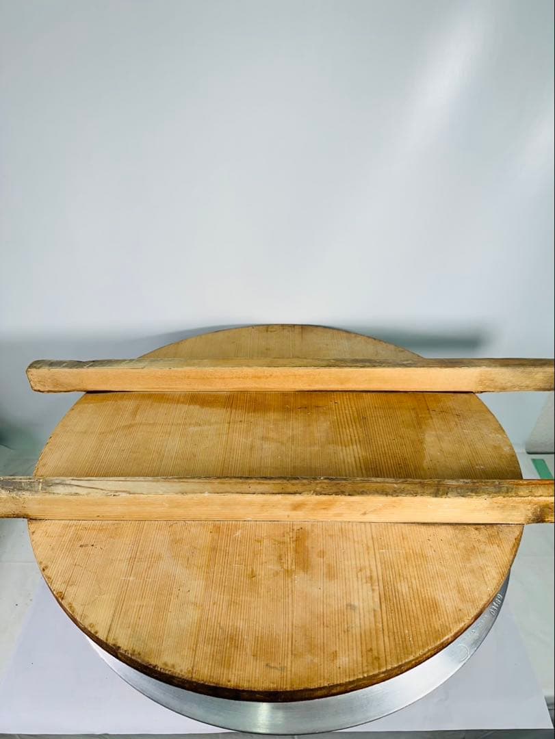 【珍品】大型茹で釜　木蓋つき　大釜　蕎麦屋　茹で釜　アンティーク　羽釜　５６ｃｍ