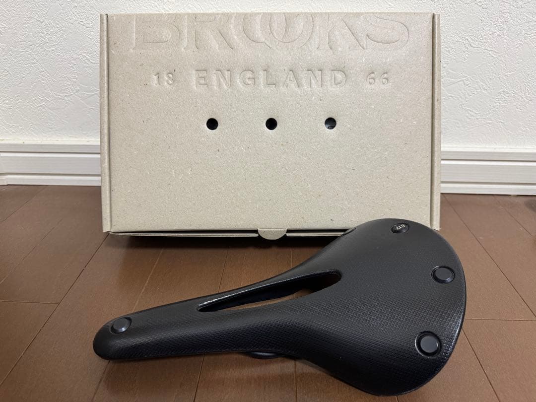 ブルックス BROOKS CAMBIUM C17 Carved 穴あき 162