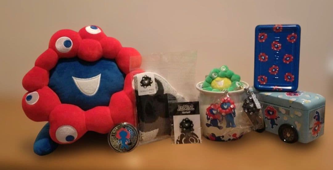 ミャクミャク　黒ミャクミャク　這い　ぬいぐるみ　Lサイズ　マイドオオキニ缶　青缶