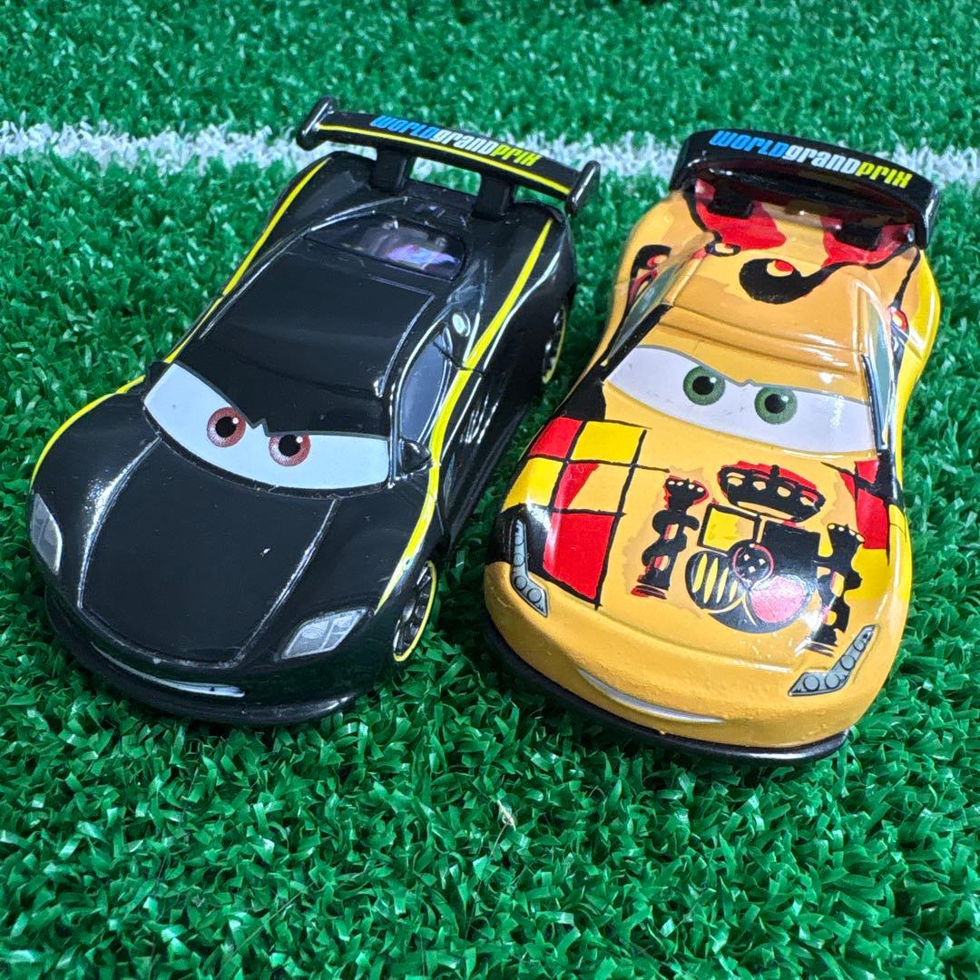 トミカカーズ　ルイスハミルトン、ミゲルカミーノ2台セット