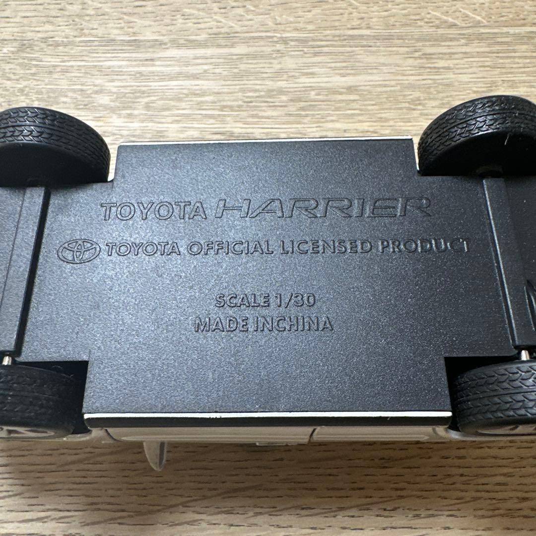 2代目 ハリアー ミニカー　HARRIER ホワイト　カラーサンプル