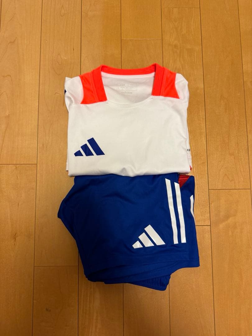 アディダス　サッカー　ウェア　セット