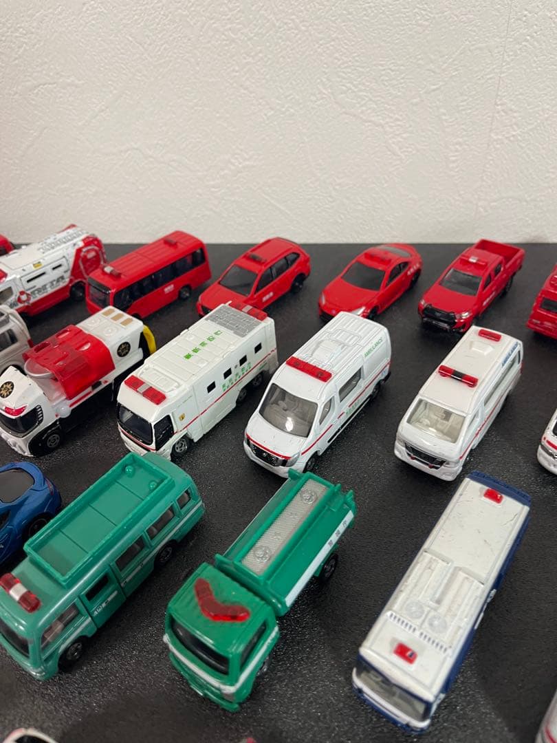 トミカ TOMICA 緊急車両 32台セット おもちゃ ミニカー