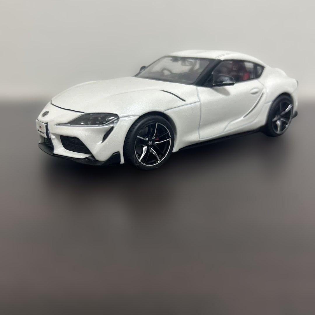 トヨタ　GR スープラ　ホワイトメタリック