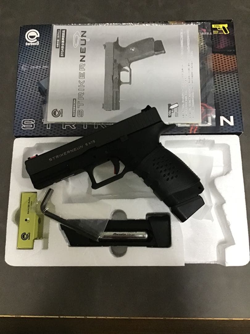 STRIKERNEUN 9 X19 CO2ガスガン　マルイマガジン付き