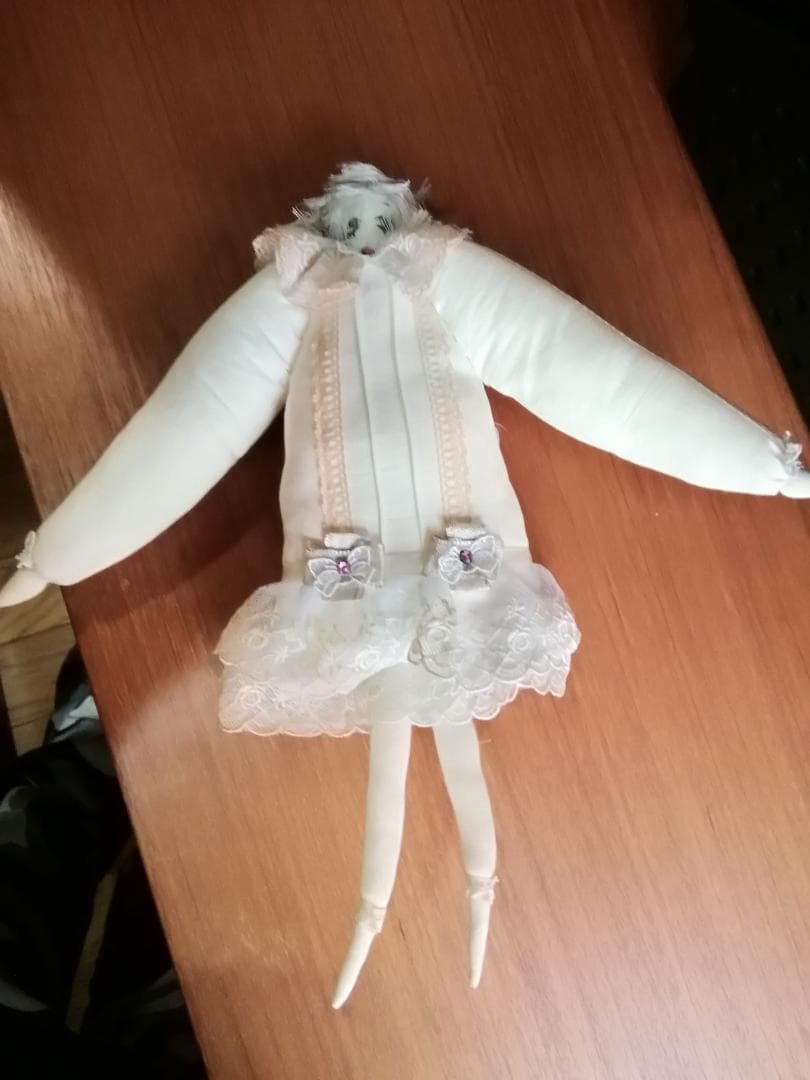サエラ　人形