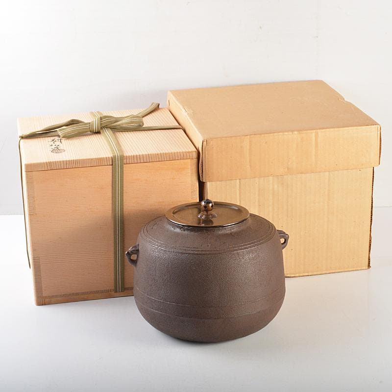 茶道具　釜師　和田美之助造　肩衝釜　共箱　M　R6628B