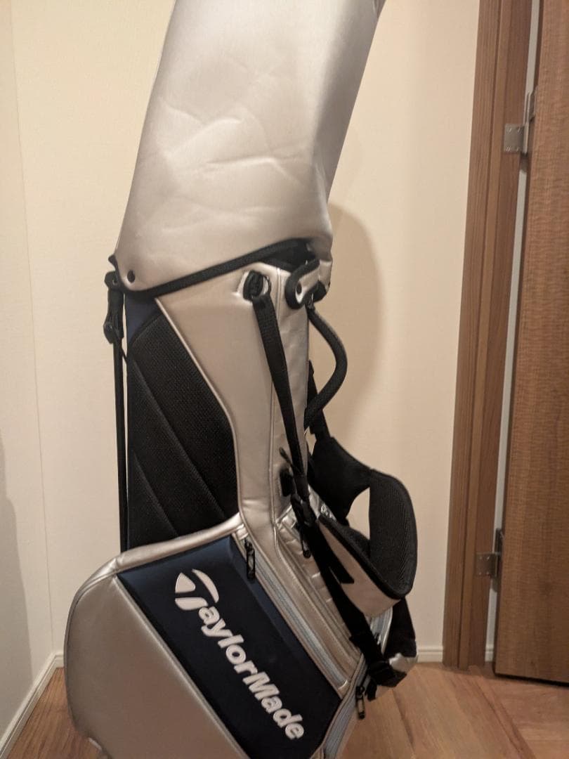 TaylorMade R10 シルバーキャディバッグ