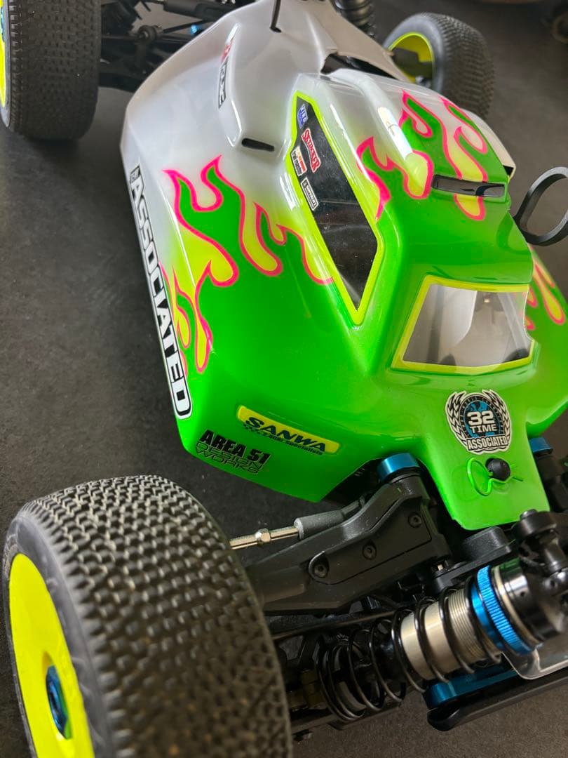 アソシエイテッド　RC8 B4.1 Team Kit