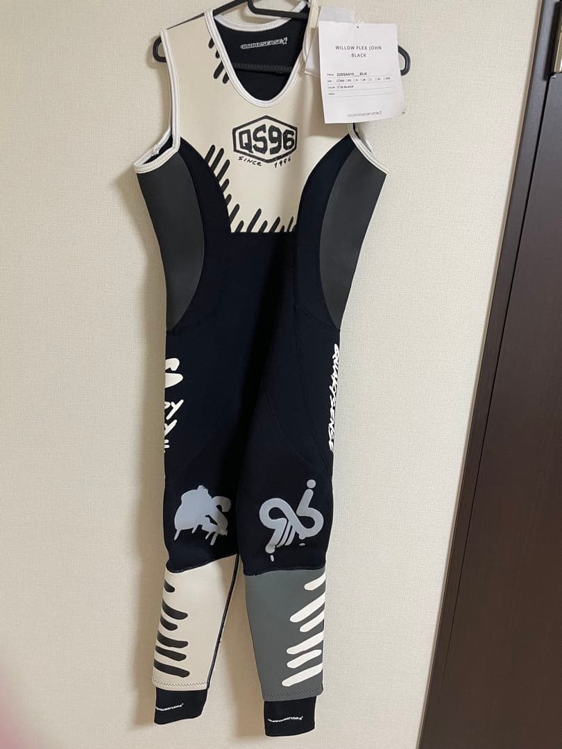 新品　ウェットスーツ　ブラックホワイト　XXS
