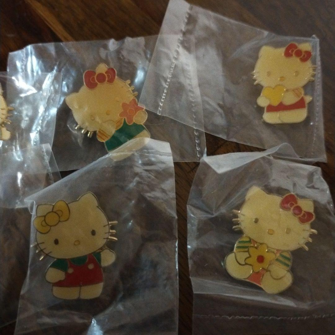 ハローキティ ピンバッジセット 12個