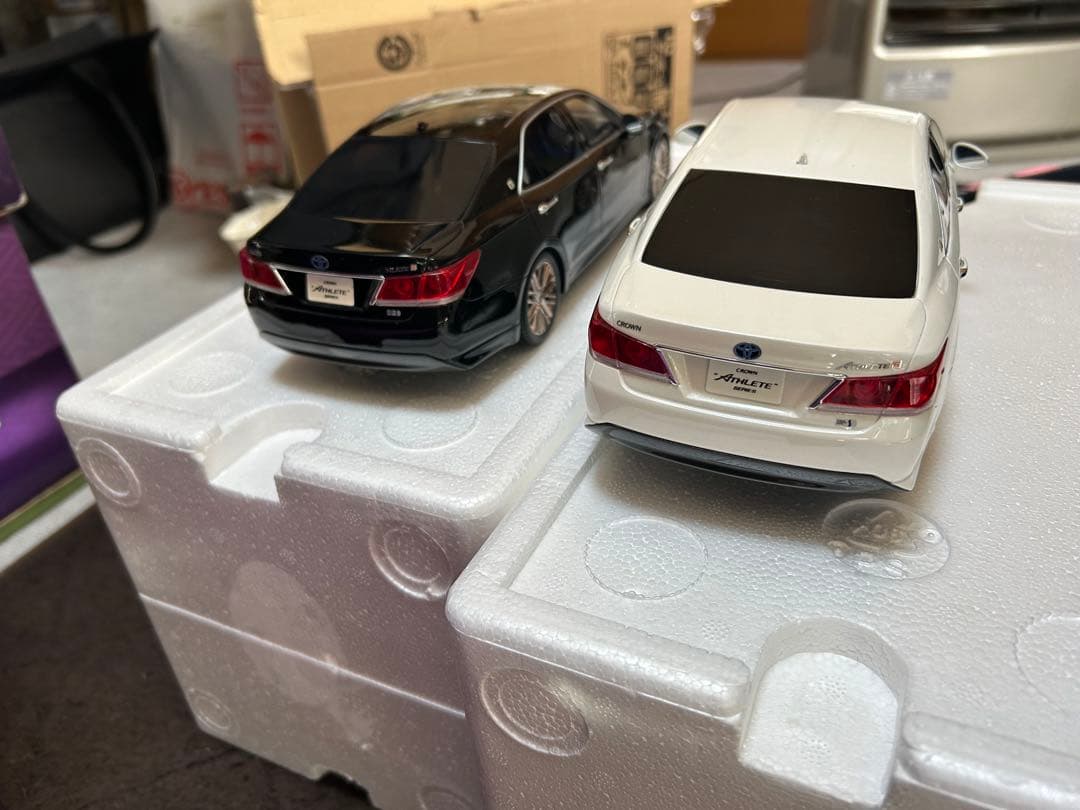 KYOSHO samurai クラウンアスリート G ハイブリッド 1/18×2