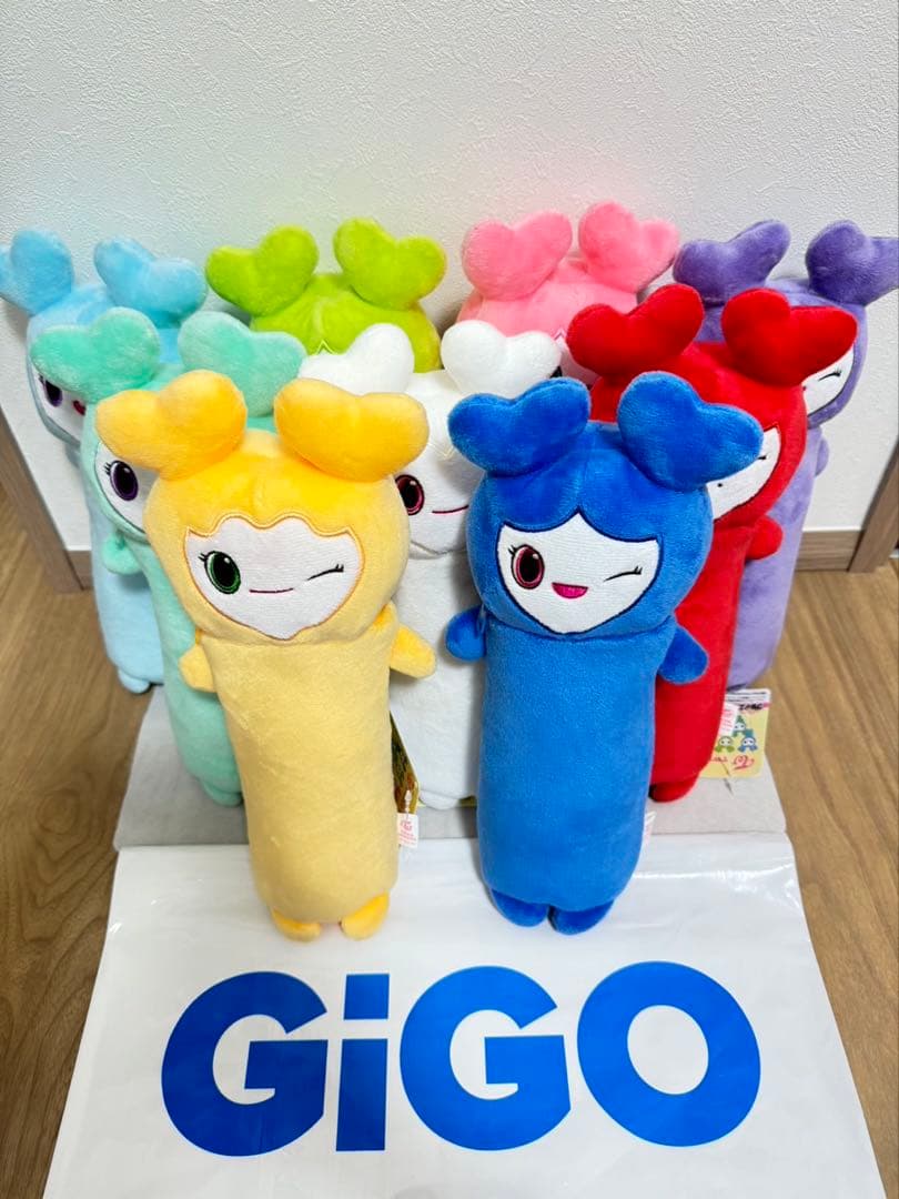 TWICE LOVELYS のびふにゃポーチ 全9種コンプ　GiGO