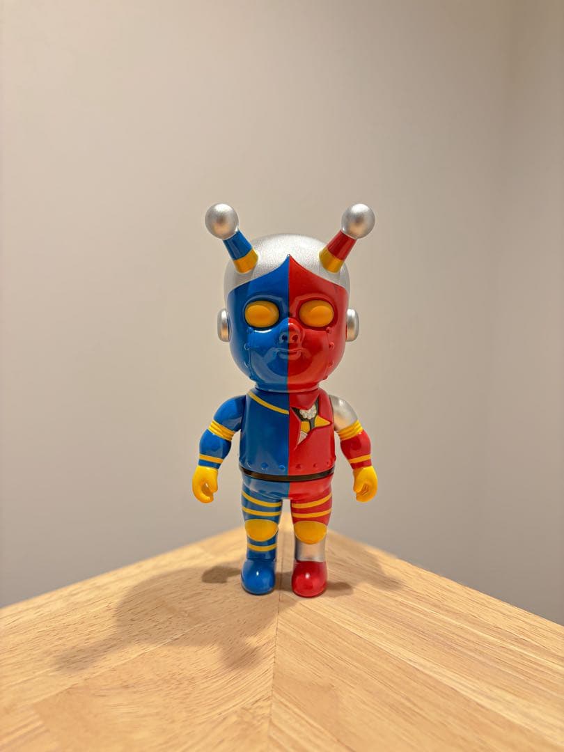 BLACKPEARLS × DEVILTOYS IRON HAPPY AIソフビ