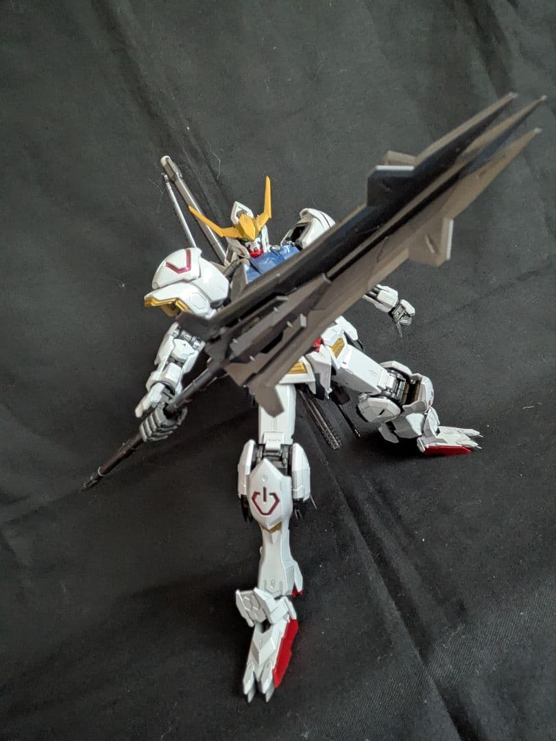 MG 1/100 ガンダムバルバトス[チタニウムフィニッシュ] 完成品ガンプラ