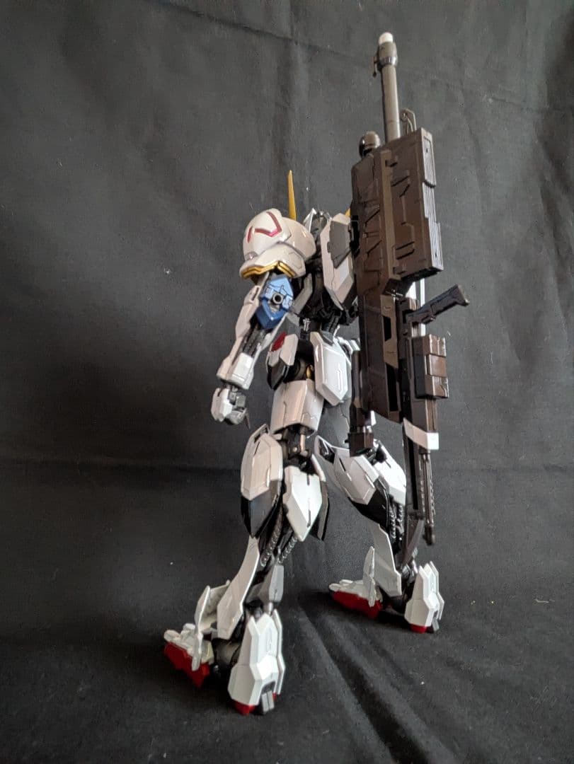 MG 1/100 ガンダムバルバトス[チタニウムフィニッシュ] 完成品ガンプラ