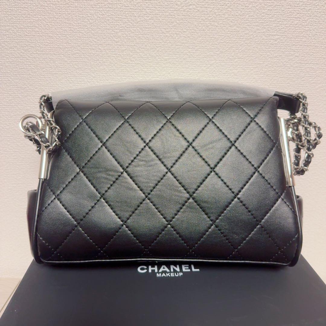 CHANEL ブラックレザー ショルダーバッグ ノベルティ チャーム