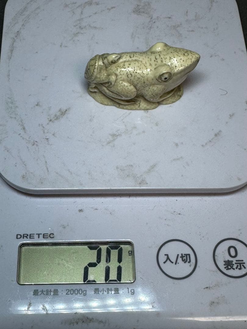 根付　カエル　古美術品　 置物　細密細工　骨董　アンティーク　彫刻 工芸品　在銘