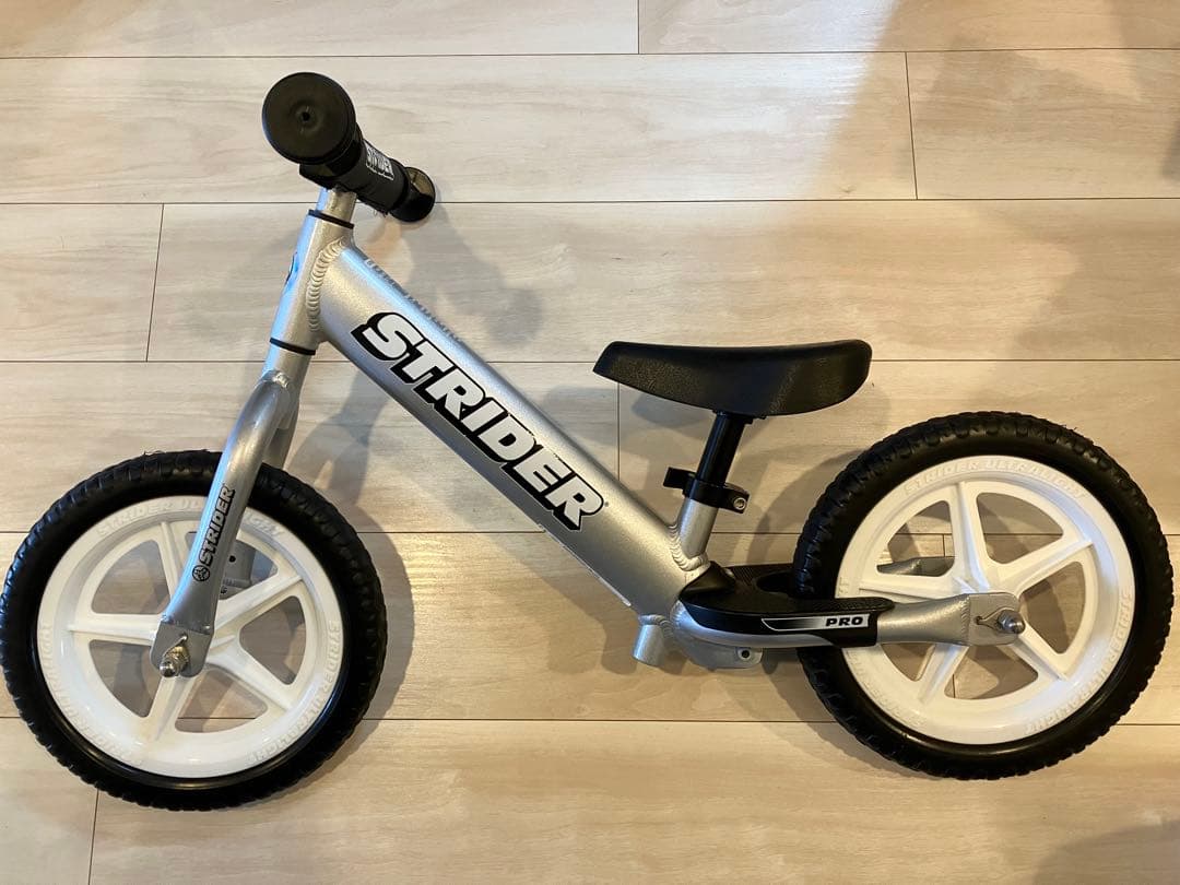 【極美品】STRIDER ストライダー PRO プロ 12インチ シルバーグレー
