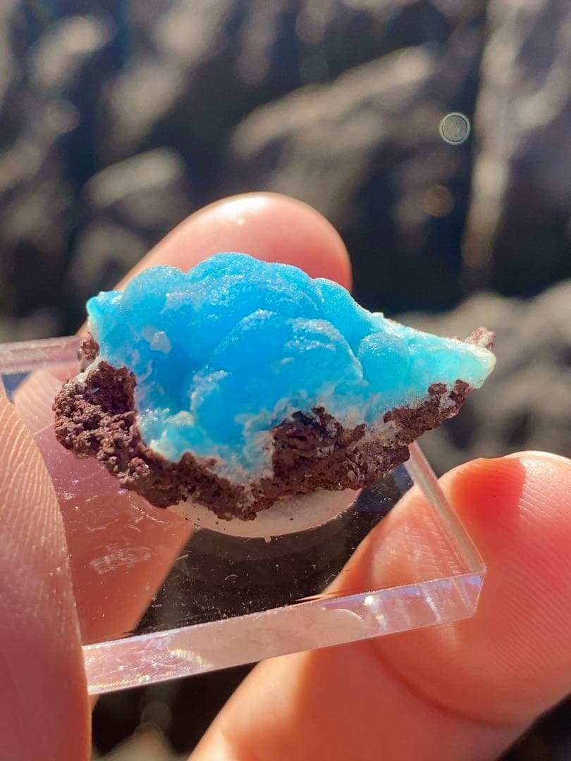 ヘミモルファイト コンゴ産 ブライトブルー 結晶 原石 透け感良好 鉱物標本1