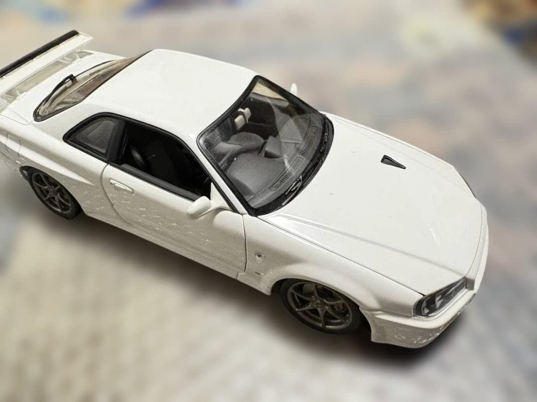 オートアート ミレニアム 1/18 GT-R R34 VスペックII ホワイト