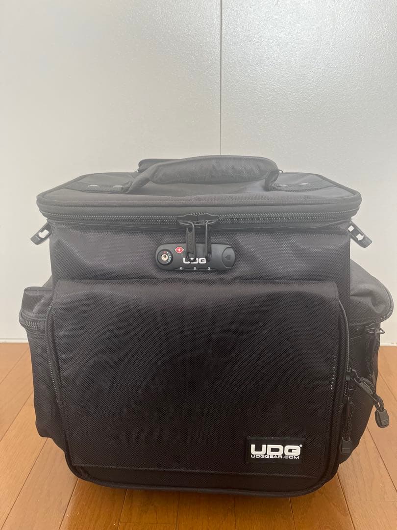 UDG キャリーケース ブラック 中型　DJ レコード　ミキサー　収納