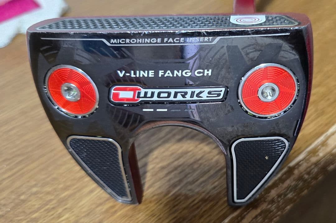 ODYSSEY oworks V-LINE FANG CH パター レッド