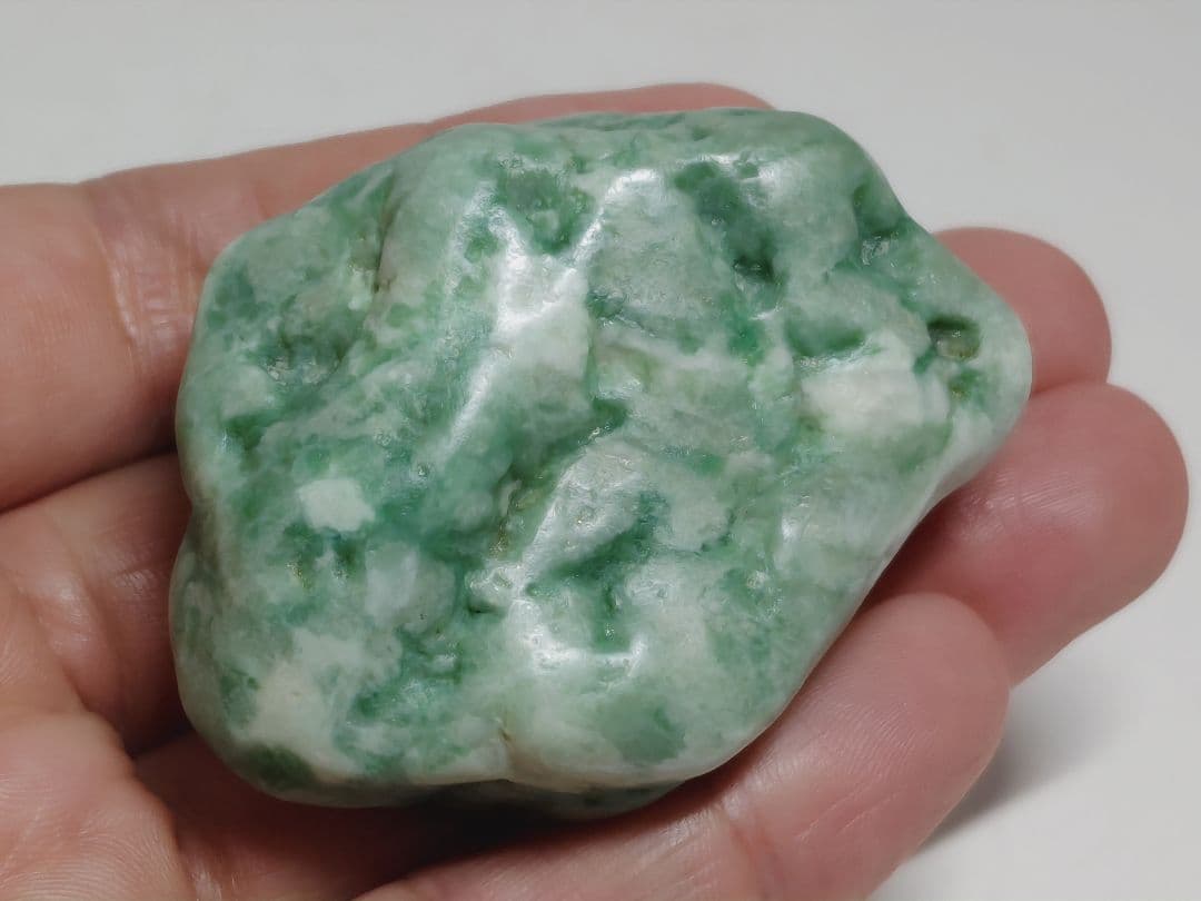 緑白 107g 翡翠 ヒスイ 原石 鑑賞石 自然石 誕生石 鉱物 鉱石 水石