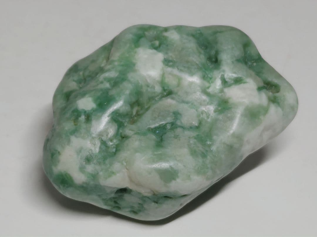 緑白 107g 翡翠 ヒスイ 原石 鑑賞石 自然石 誕生石 鉱物 鉱石 水石