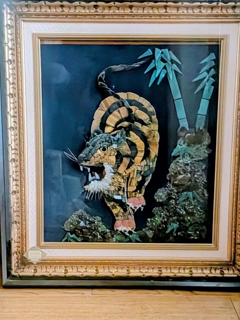 天然石虎アート作品 大きなサイズ　宝石画　タイガーアイ 縁起物！