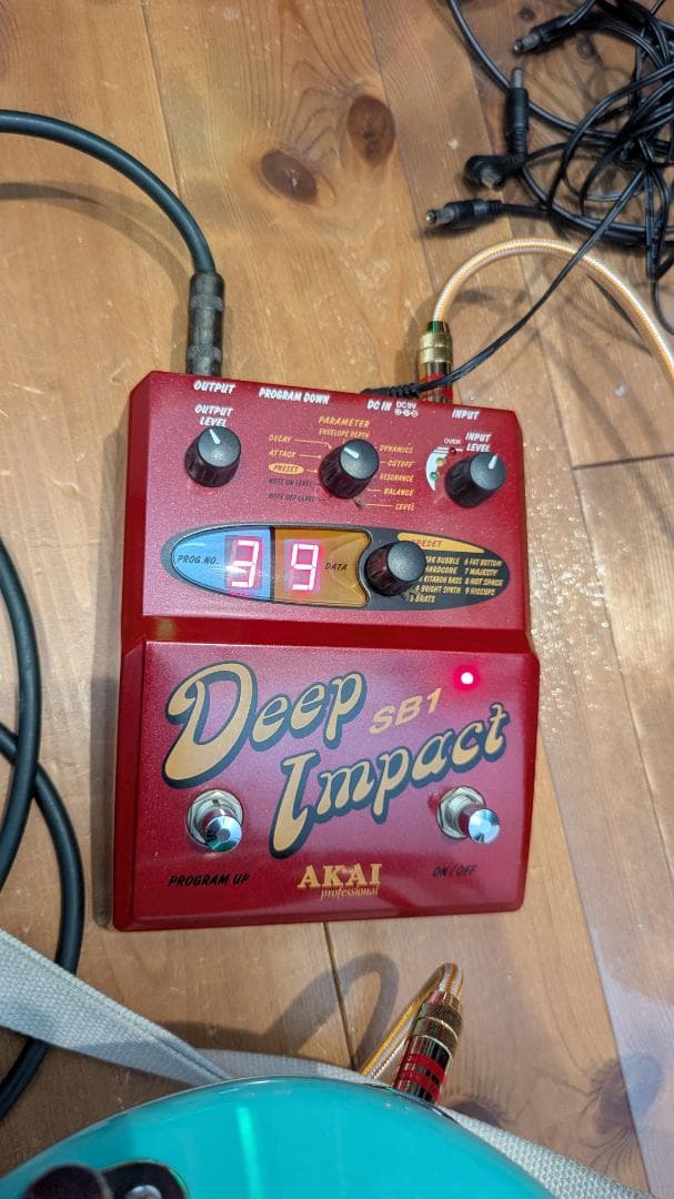 AKAI Deep Impact SB1 ベースエフェクター
