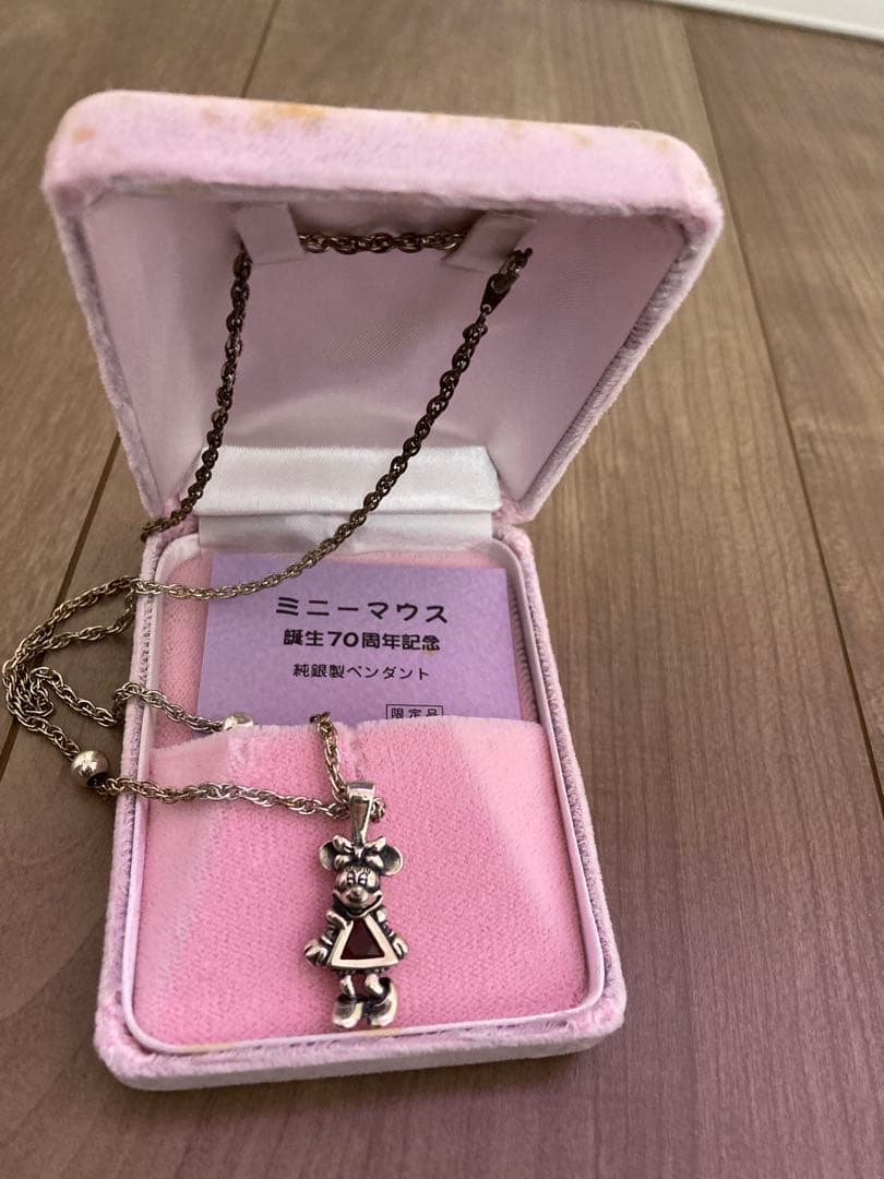 ディズニーミニーマウス誕生70周年記念純銀製ネックレス